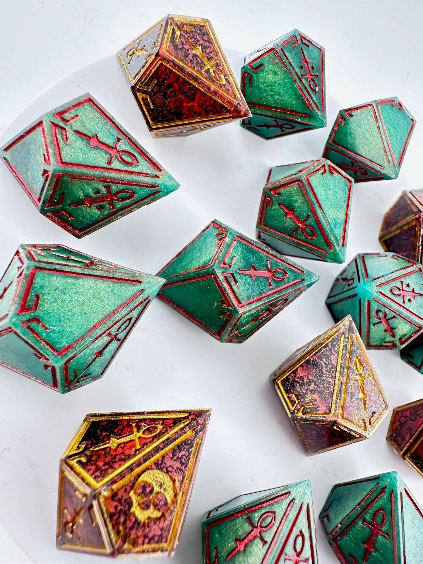 Classic Marble Green Amaranth Vampire dice set